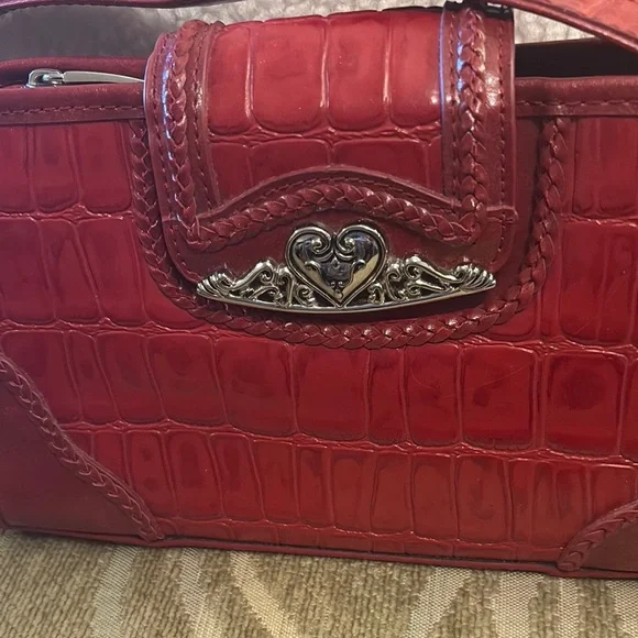 Vibrant Red Leather Clutch with Crocodile Texture - Picture 2 of 9